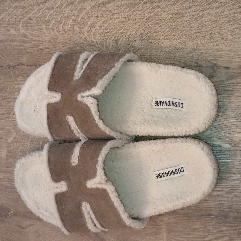 CUSHIONAIRE - The "H" Sherpa Slippers - Size: 9 - Picture 2 of 3